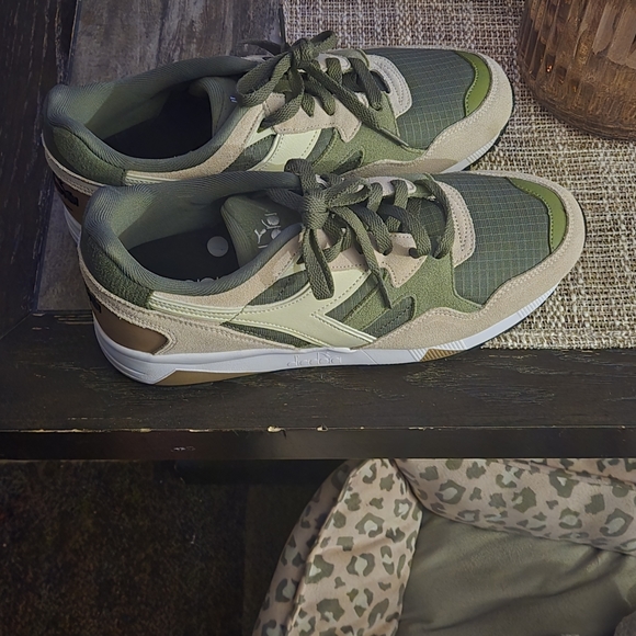 Diadora Green and Tan Sneakers Lightweight Mesh Design - Picture 6 of 7